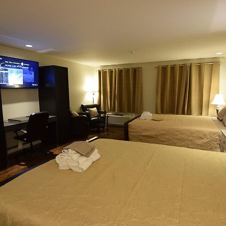 The Lion Inn & Suites Chetwynd Extérieur photo