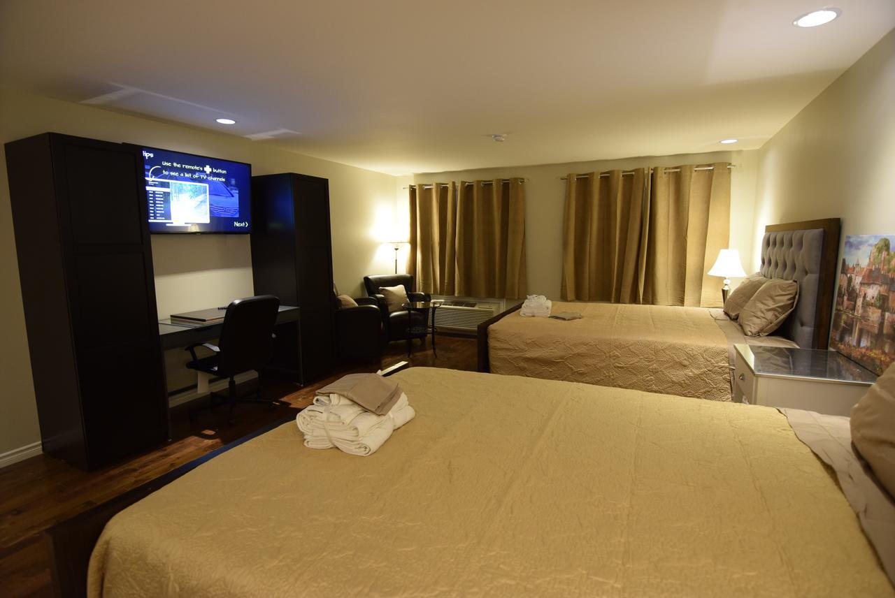 The Lion Inn & Suites Chetwynd Extérieur photo