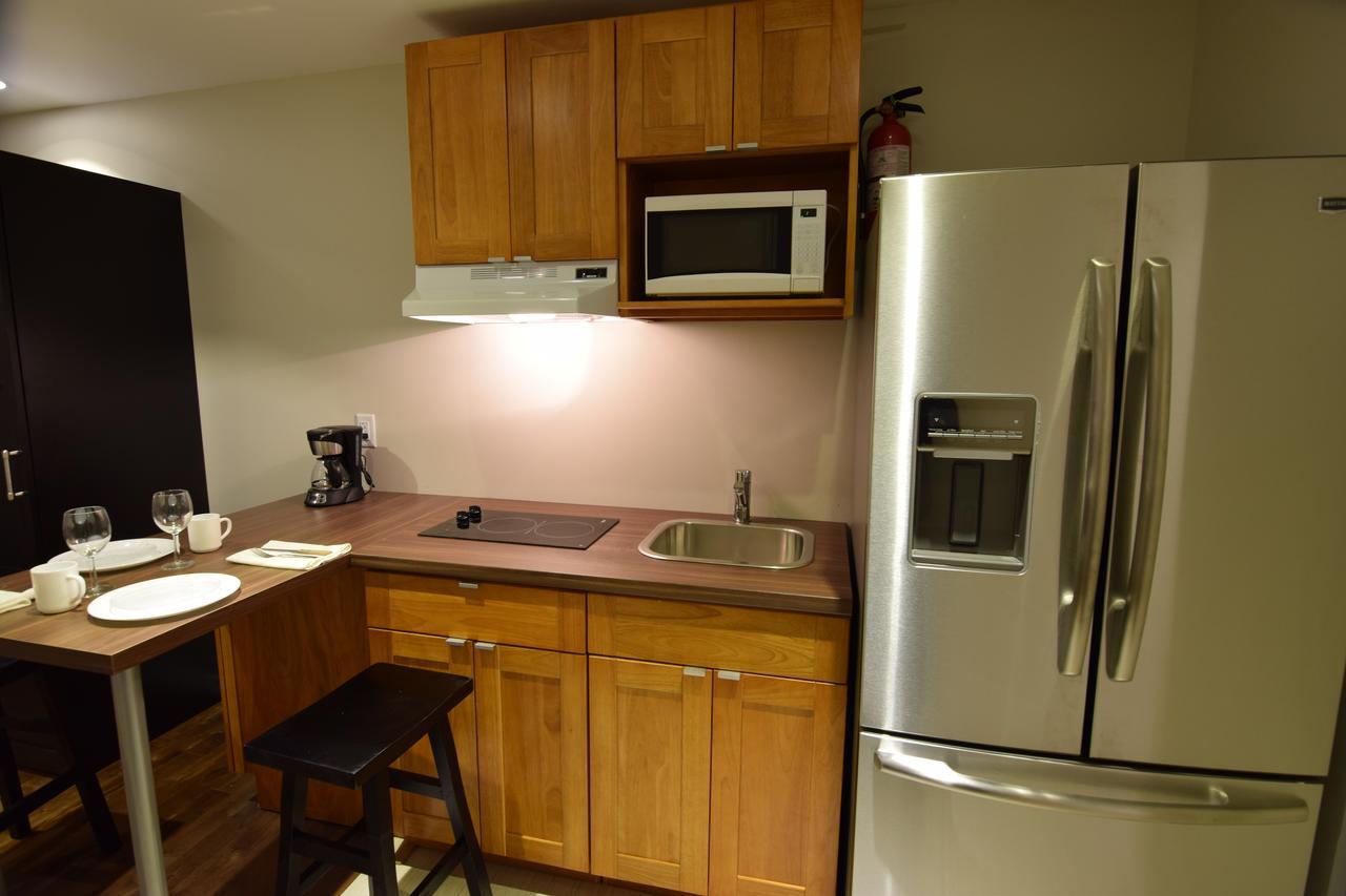 The Lion Inn & Suites Chetwynd Extérieur photo