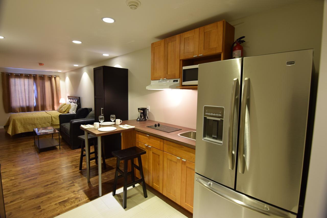 The Lion Inn & Suites Chetwynd Extérieur photo