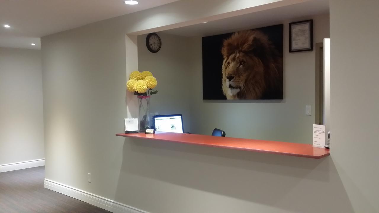 The Lion Inn & Suites Chetwynd Extérieur photo