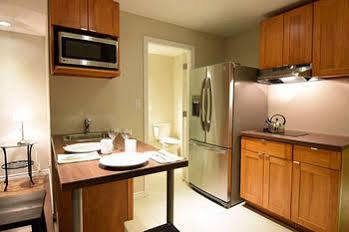 The Lion Inn & Suites Chetwynd Extérieur photo